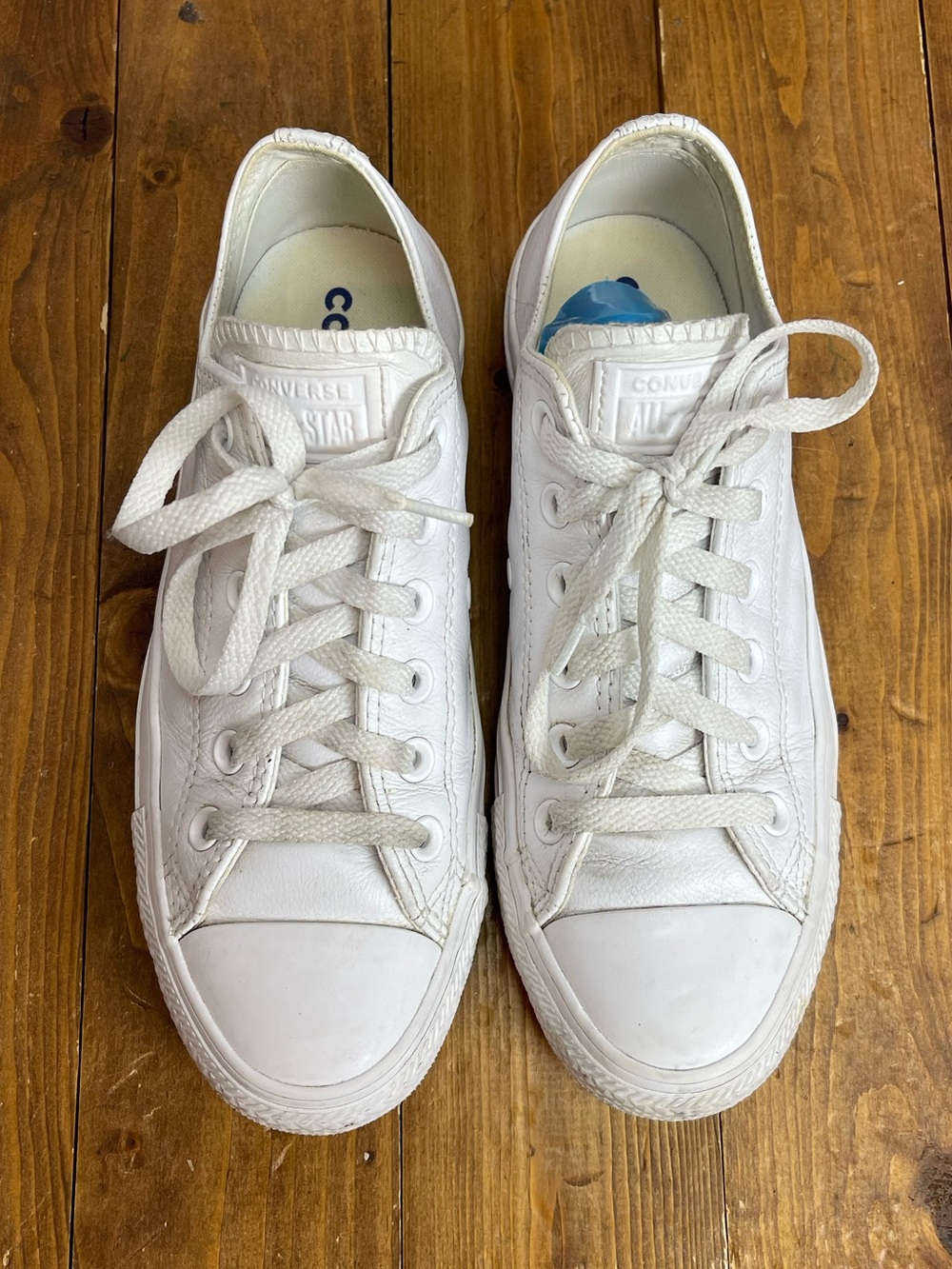 Converse white leather low top sneakers Mens size 6, Womens size 8